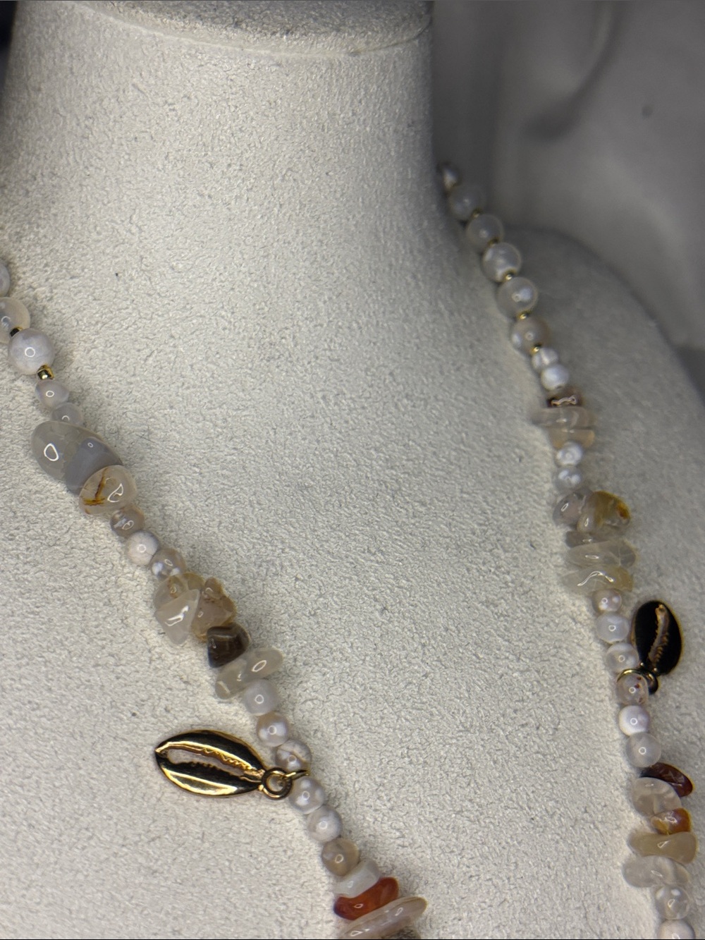 Gold Starfish & Shell Necklace with flower agate Stone Beads - White/Beige - Picture 3 of 4